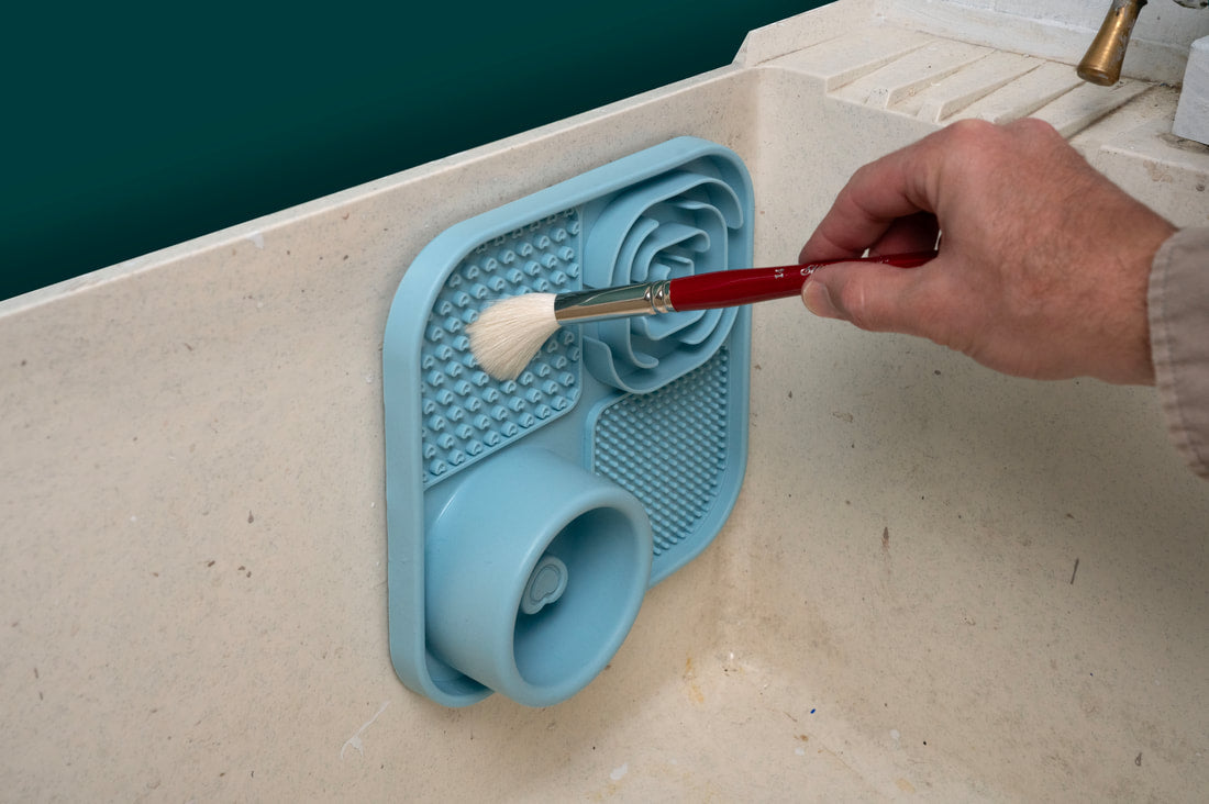 Brush Cleaning Mat W/ Cup